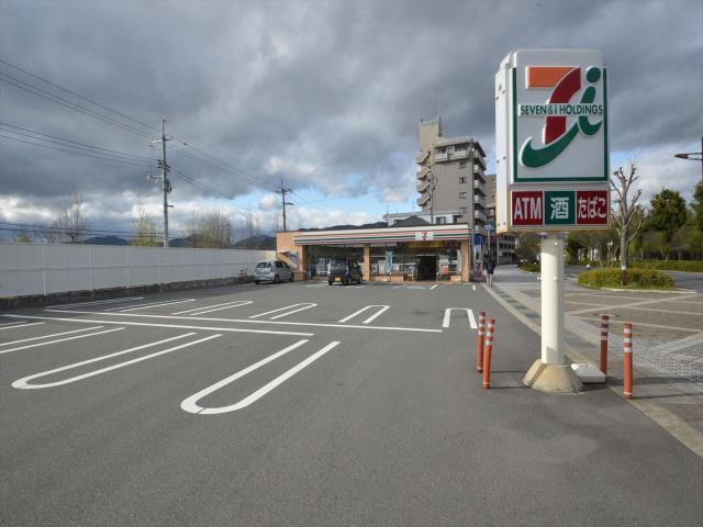 コンビニ　セブンイレブン（コンビニ）まで644m