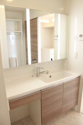 洗面設備　別のお部屋の写真です。