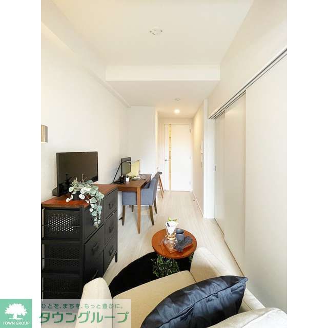 居室・リビング　【家具/調度品に関しては配置例を示したものであり、実際の賃…