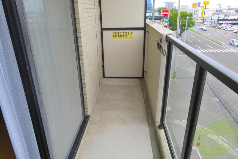 バルコニー　バルコニーはこちら。広々としていますね。