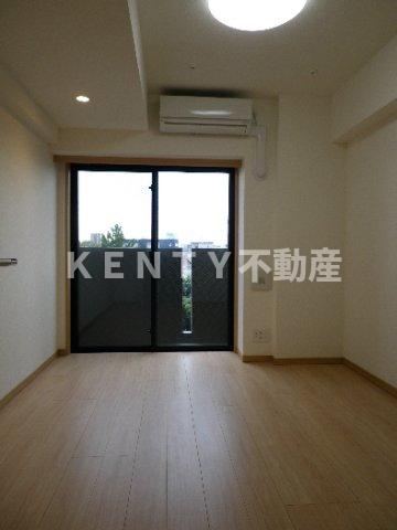 居室・リビング　こちらのリビングで趣味の時間をお楽しみください