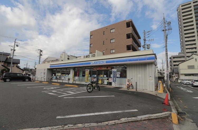 コンビニ　ローソン 東区芳野三丁目店（コンビニ）まで375m