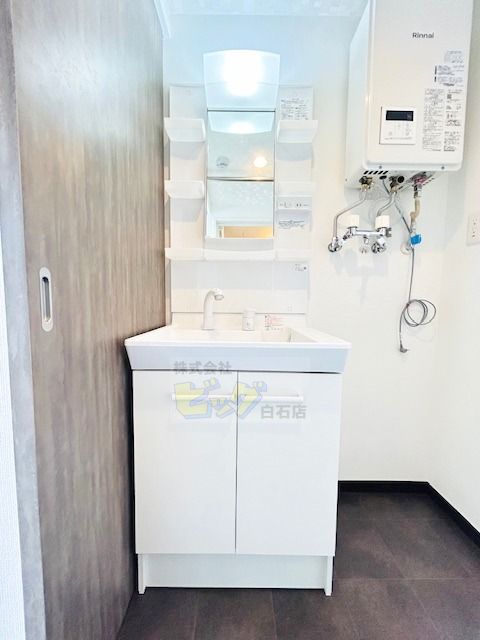 洗面設備　シャンプードレッサー完備です♪