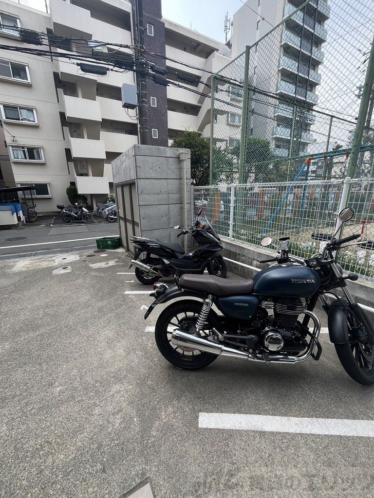 駐車場　バイク置き場