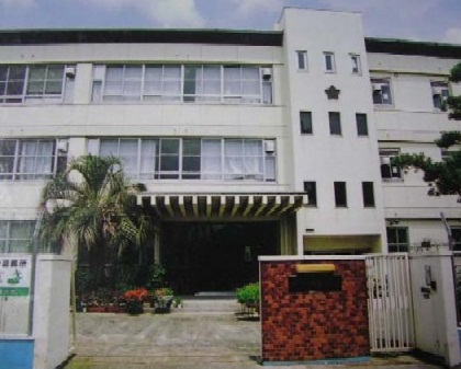 小学校　寝屋川市立神田小学校（小学校）まで594m