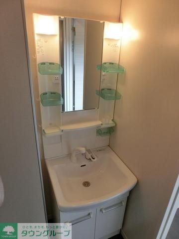 洗面設備　朝の支度に便利な独立洗面台