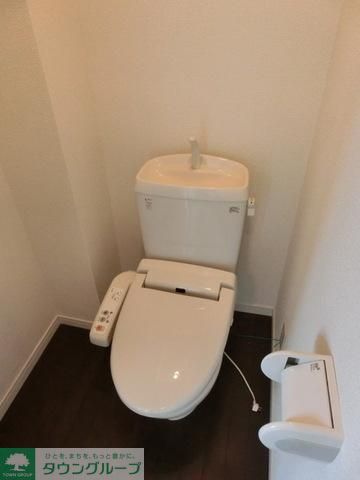 トイレ　清潔感のあるトイレルーム