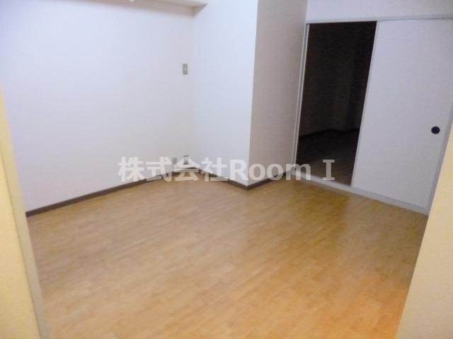 居室・リビング　こちらのリビングで趣味の時間をお楽しみください