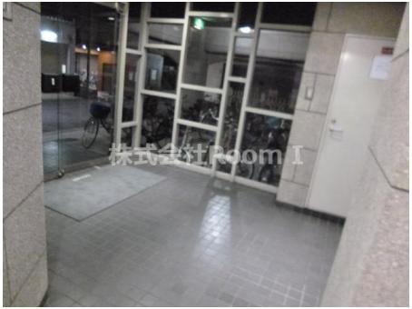 エントランス　ゆとりのあるエントランスです