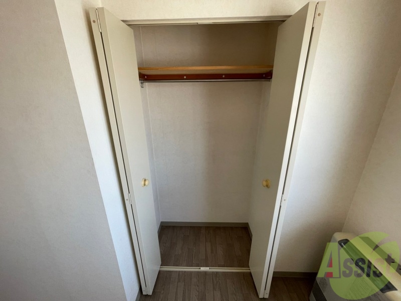 収納　クローゼットは奥行きもあり、荷物が多い方でも安心です。