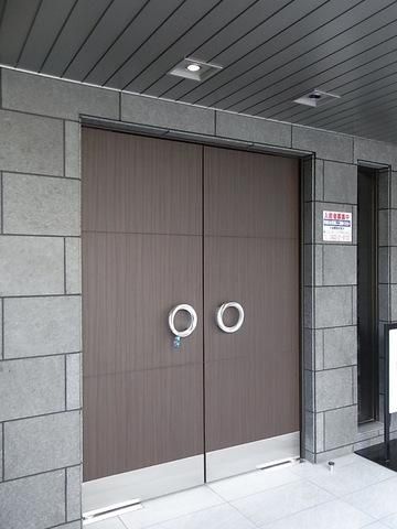 エントランス　オートロック付きのエントランス