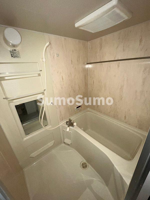 バス・シャワールーム　コンパクトで使いやすいお風呂です