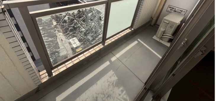 バルコニー　バルコニーからの眺めを楽しみながら食事をしませんか