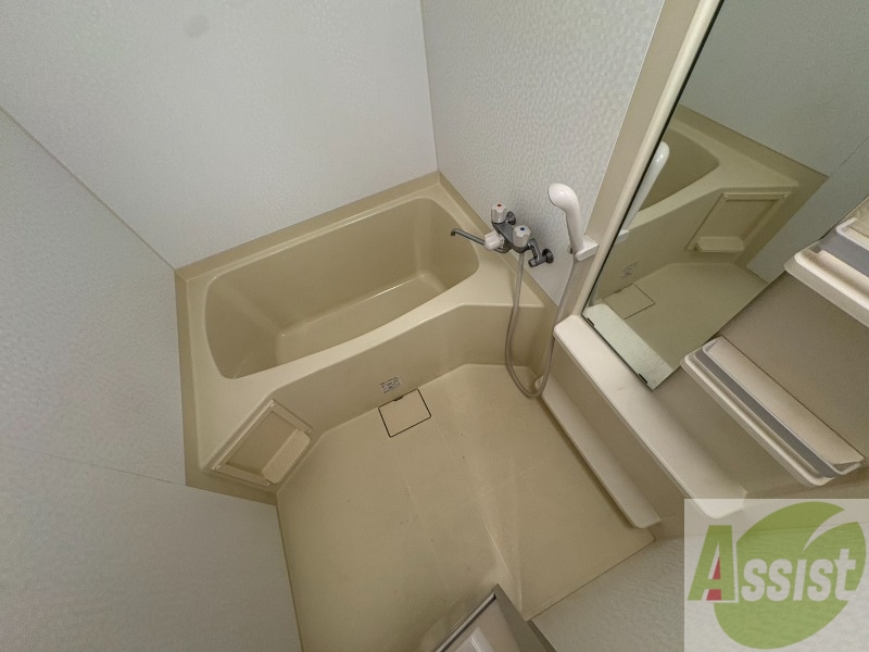 バス・シャワールーム　お風呂になります。一日の疲れを癒してくださいね。