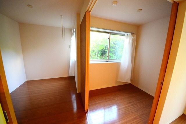 居室・リビング　★★窓が多くて明るい室内★★