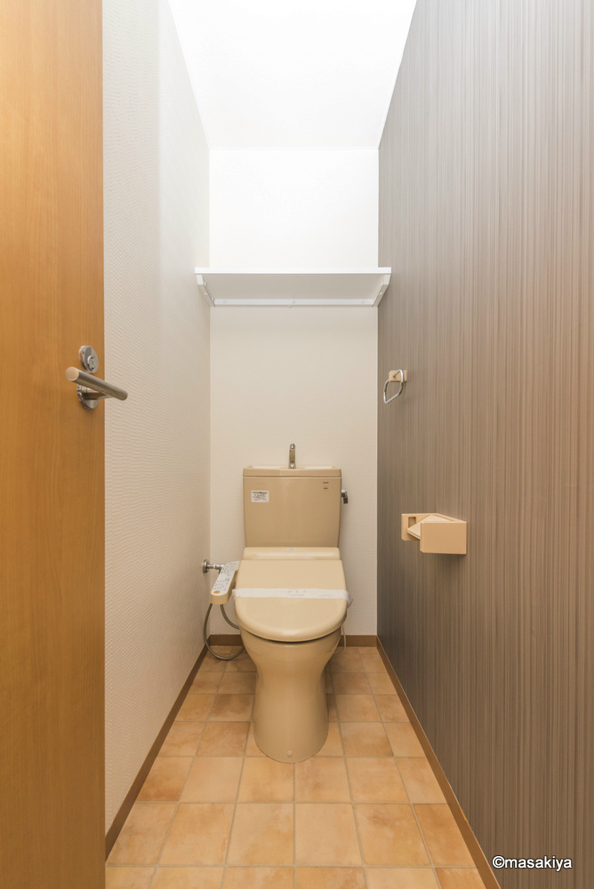 トイレ　トイレ　ウォシュレット付き。