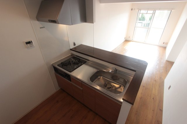 キッチン　写真はイメージです。色仕様は現況優先になります。