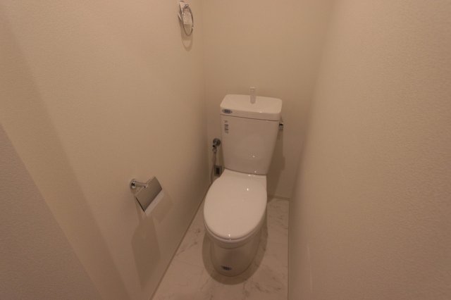 トイレ　写真はイメージです。色仕様は現況優先になります。