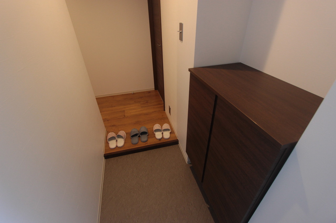 玄関　写真はイメージです。色仕様は現況優先になります。