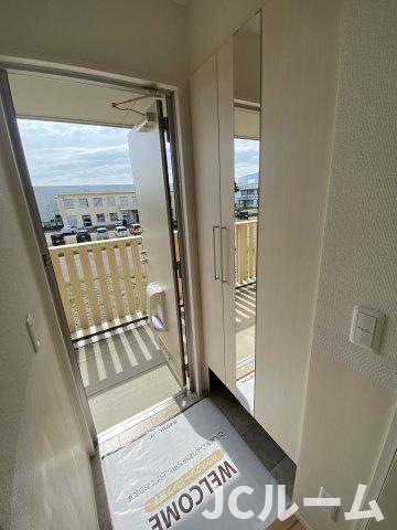 玄関　※別のお部屋の参考写真です