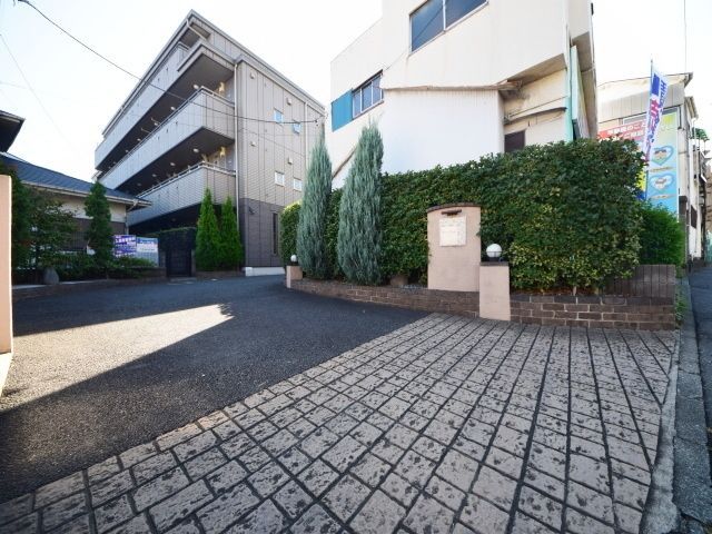 エントランス　★★敷地内ゴミ置き場あり★★