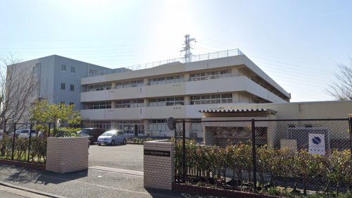 中学校　横浜市立東山田中学校（中学校）まで764m