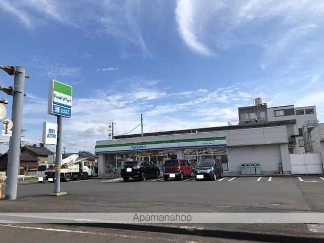 コンビニ　ファミリーマート（コンビニ）まで500m