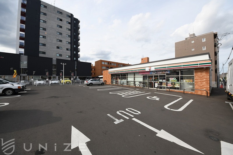 コンビニ　セブンイレブン札幌豊平6丁目店（コンビニ）まで218m