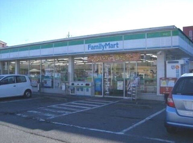コンビニ　ファミリーマート筑西布川店（コンビニ）まで567m