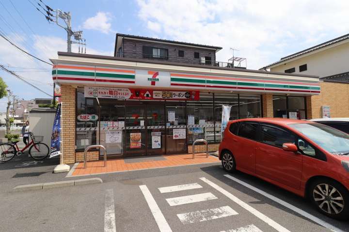 コンビニ　セブンイレブン（コンビニ）まで593m