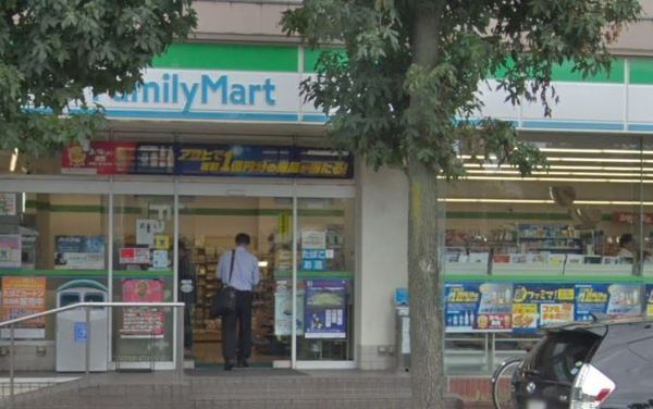 コンビニ　ファミリーマート城東鴫野西店（コンビニ）まで251m