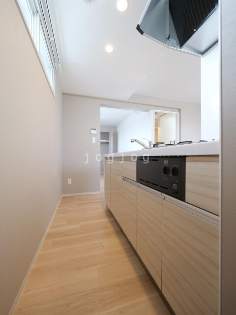 その他設備　キッチンパネルは木目調