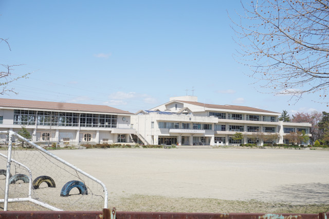小学校　仙台市立虹の丘小学校（小学校）まで750m