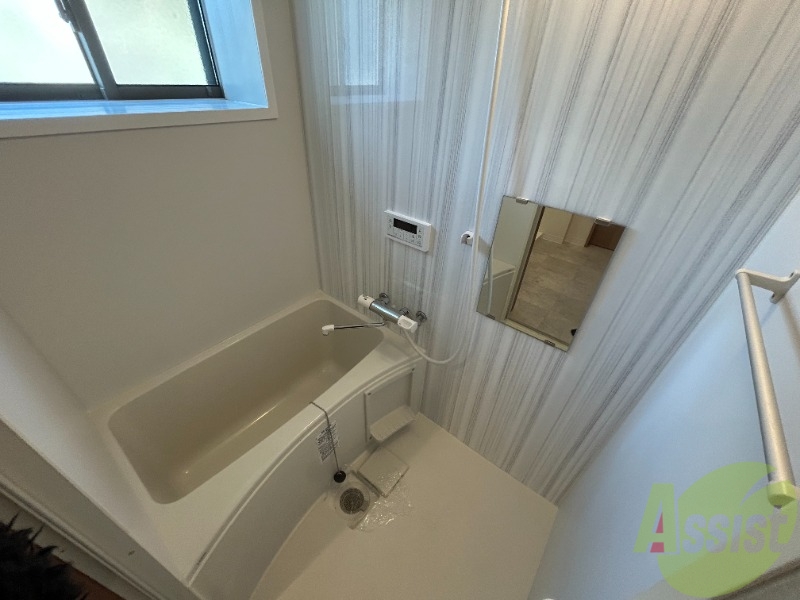 バス・シャワールーム　浴室は狭すぎず、シャワーも浴びやすそうです。