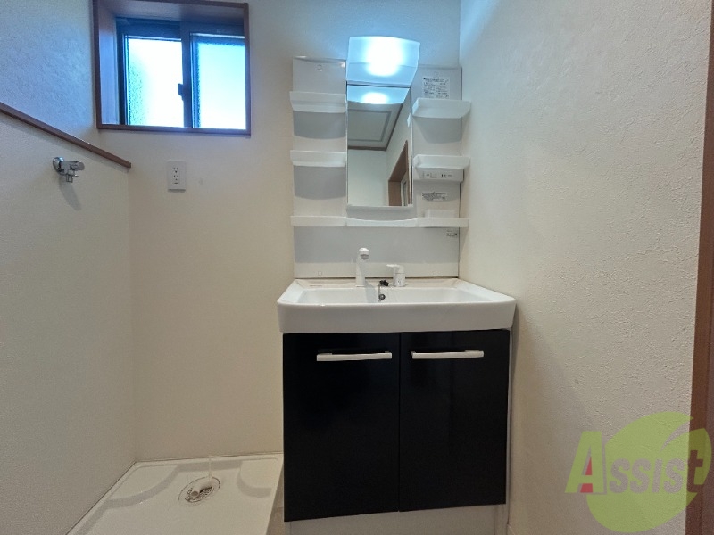 洗面設備　シャンプードレッサーなので身支度しやすそうですね。