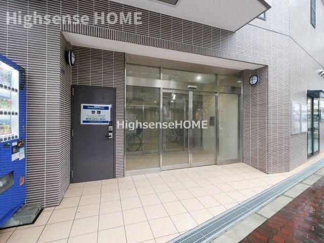 エントランス　ゆとりのあるエントランスです