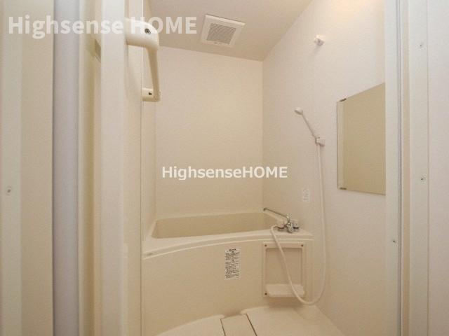 バス・シャワールーム　コンパクトで使いやすいお風呂です