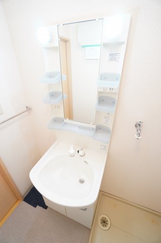 洗面設備　※同物件・反転タイプの写真です。