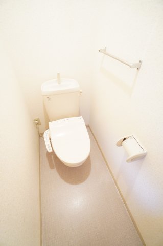 トイレ　※同物件・反転タイプの写真です。
