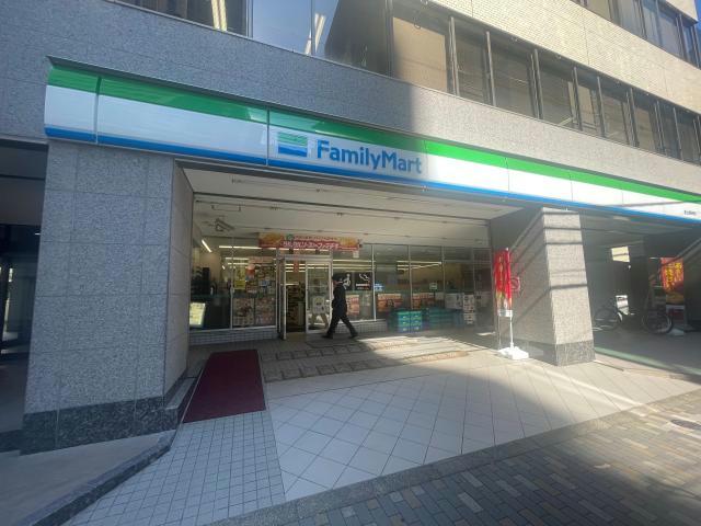 コンビニ　ファミリーマート恵比寿駅東店（コンビニ）まで107m