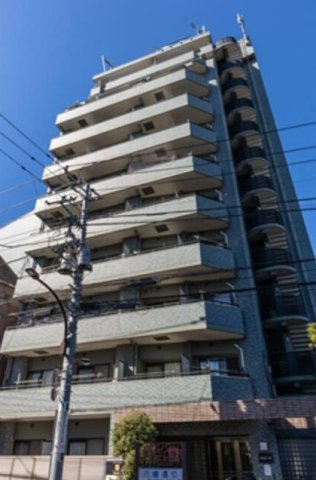建物外観　鉄骨鉄筋コンクリート造のがっちりとした建物。
