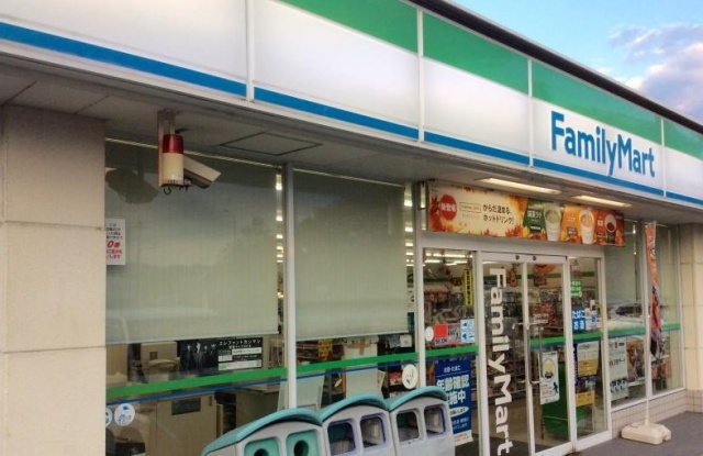 コンビニ　ファミリーマート　草津岡本町店（コンビニ）まで1900m