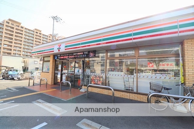 コンビニ　セブンイレブン（コンビニ）まで697m