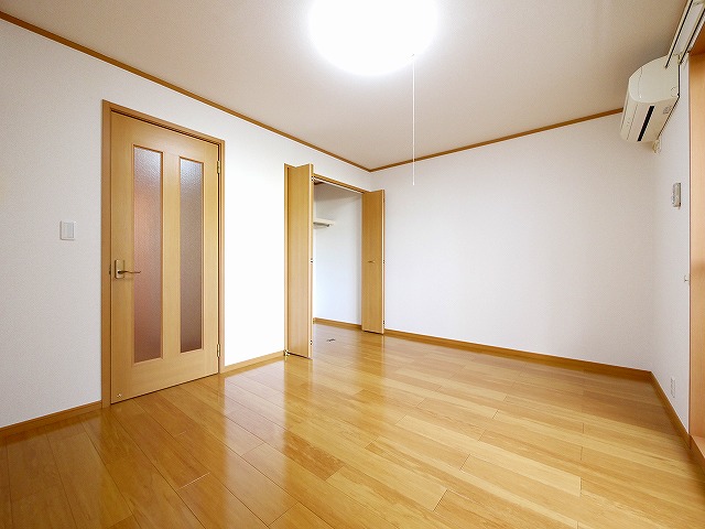 その他部屋・スペース　広くて明るい寝室