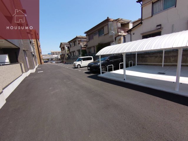 駐車場　駐車場に車を止められます