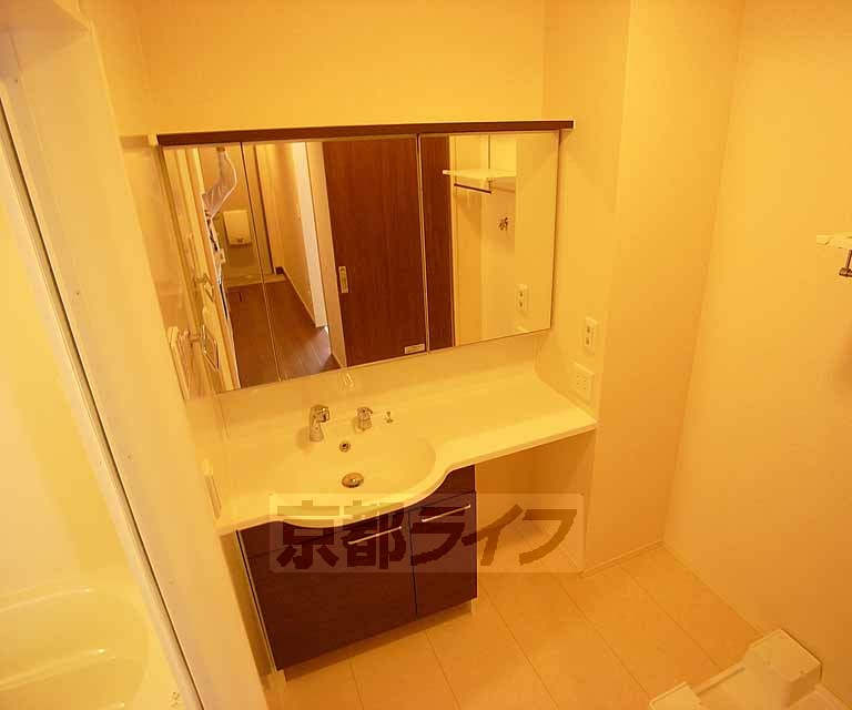 洗面設備　独立の洗面台です。