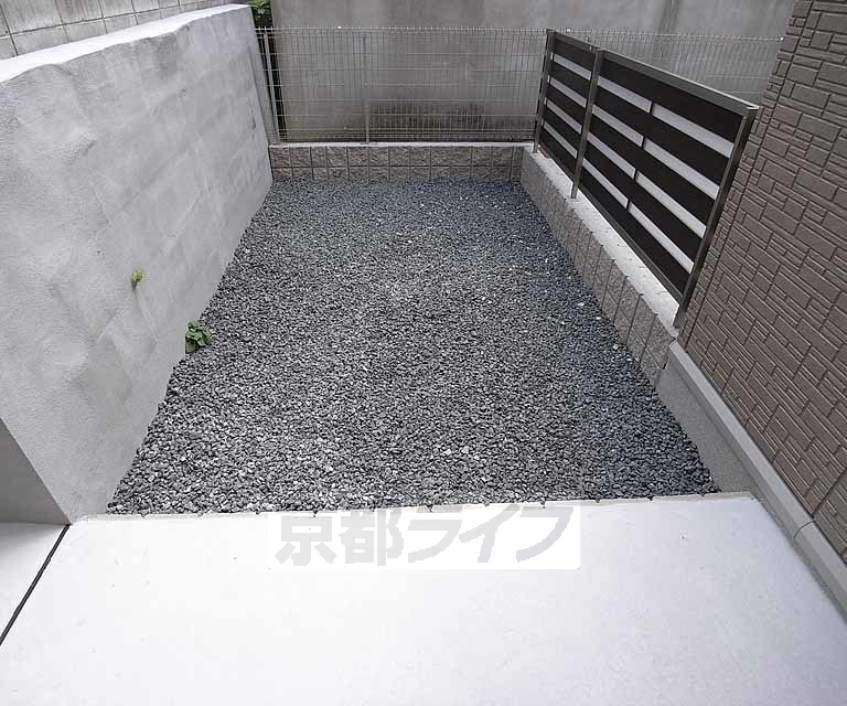 バルコニー　お庭がございます。