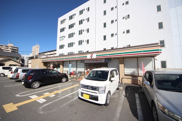 コンビニ　セブンイレブン　奈良大宮町4丁目店（コンビニ）まで751m