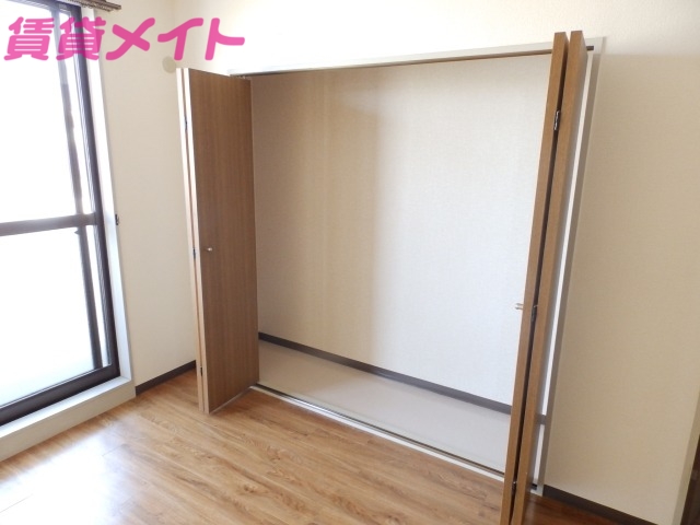 収納　同型参考写真