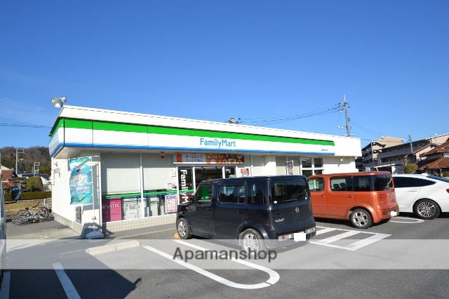 コンビニ　ファミリーマート（コンビニ）まで2080m
